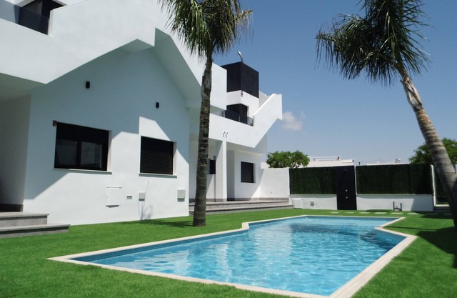Modern new apartment with swimming pool, near the sea and beach