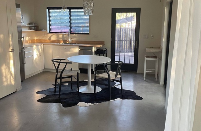 Modern, new guest house in historic neighborhood, bordering downtown Phoenix