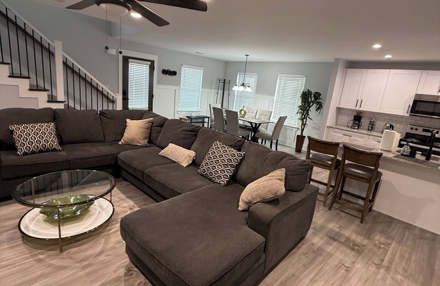 Modern new townhouse near Stone Mountain. Sleeps 10.