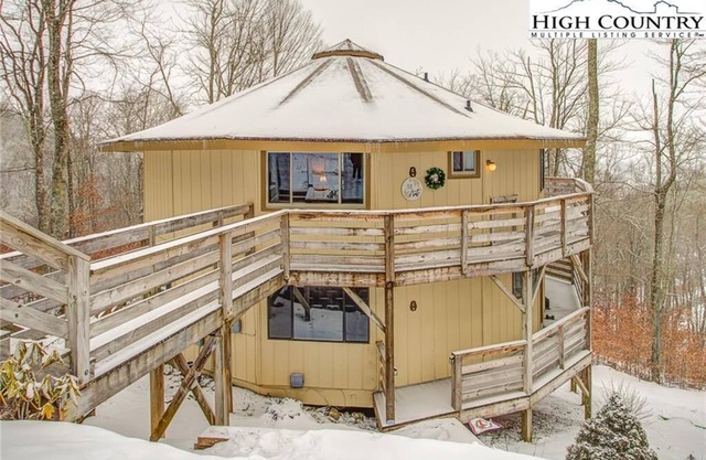 Modern newly updated cabin style condo awaits you