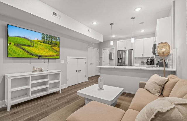 Modern Oak 2-bedroom apartment with WiFi, AC in lovely Philadelphia