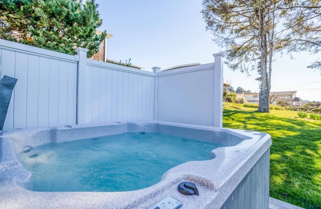 Modern Ocean View Home with Hot Tub 1 block from Beach in Roads End