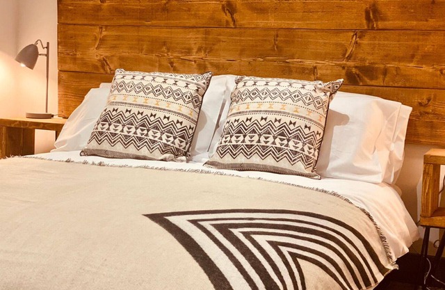 Modern One Bed Apartment City Centre , Sleeps 4, Blonk Street