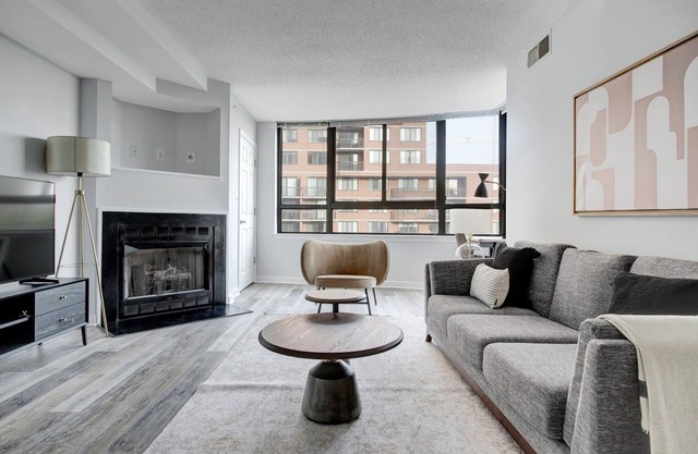 Modern Pentagon City 1BR w/W/D, Gym & Lounge, near Metro, by Blueground
