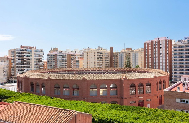 Modern Penthouse with Private Solarium and Stunning Views, Close to Beach and Historic Center