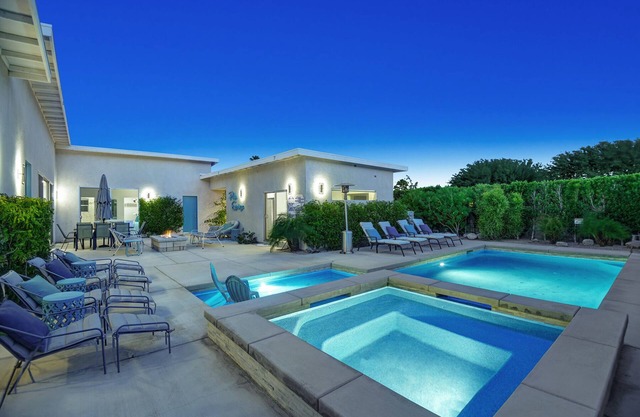 Modern pet-friendly Desert Park home|Heated pool|Spa|Ensuite in every bedroom!