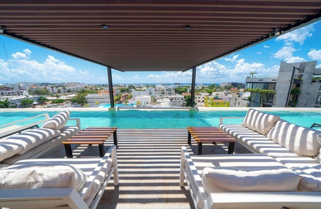Modern PH with 2 Br, Tub & Pool at Arenis Condos