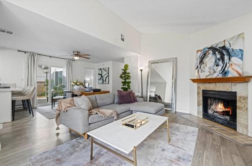 Modern Private 3B-2BA Home and Spacious Yard