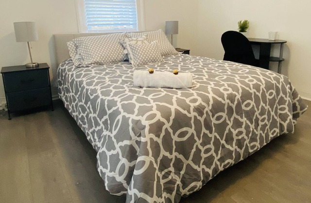Modern Private Bedroom+ Kitchen & wifi 1