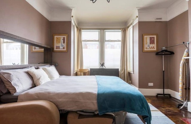 Modern Private Studio Room