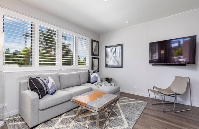 Modern & quiet on Hastings Street