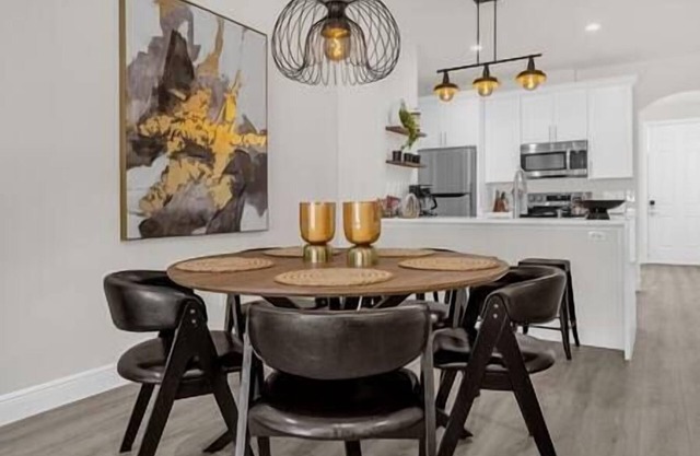 Modern Retreat 4BR | BBQ | PETS | 15 mi to Disney