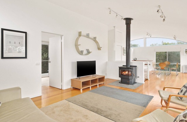 Modern Sanctuary by the Silverleaves Beach