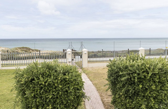 Modern Seaview Apartment