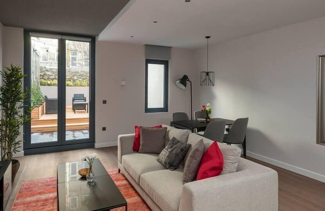 Modern Secluded Duplex 2bed/1.5bath + Garden! #64