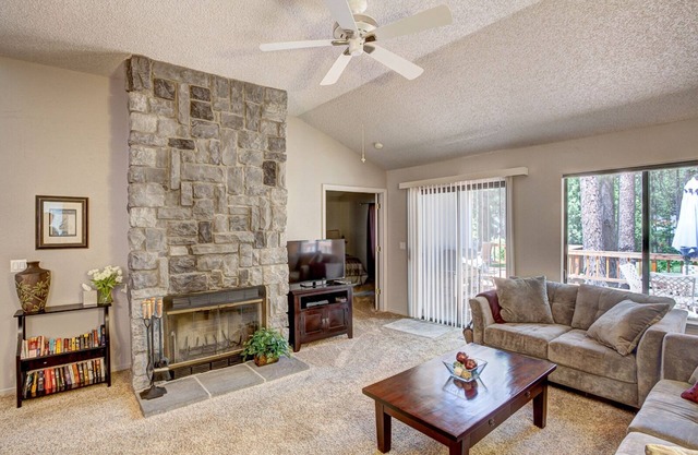 Modern, Serene and Beautiful 2 bedroom home, with amazing deck. - 271 Tamarack