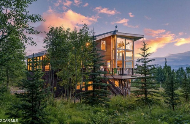 Modern ski house on 5 acres w/a huge hot tub near Winter Park, Fraser & Granby