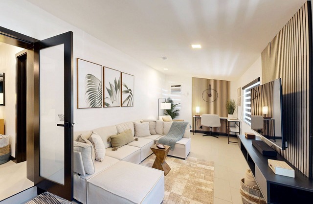 Modern smart-home villa w/private backyard & fully equipped kitchen