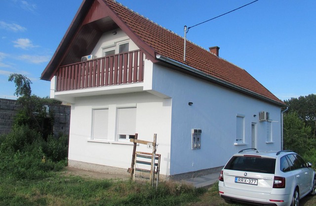Modern, Spacious Home 2 mins from "R' Shayele"