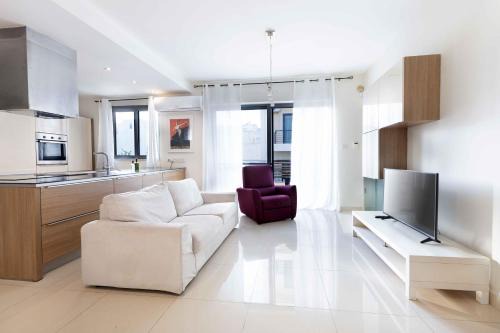 Modern & Spacious 3 Bedroom Apartment - Close to Sliema Promenade