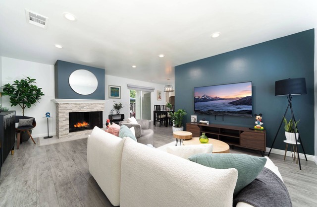 Modern & Spacious Family Retreat 4BD Home – Mins to Disney Magic!