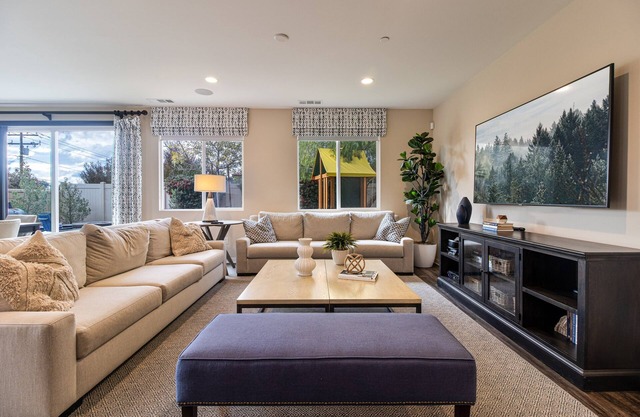 Modern & Spacious Family/Pet-Friendly Homen