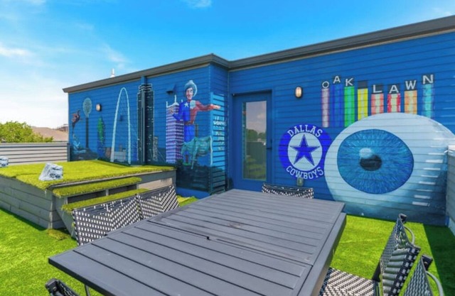 Modern & Spacious~Rooftop View of Downtown Dallasnn