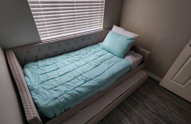 Modern Spot w Pools, Gym & Trail