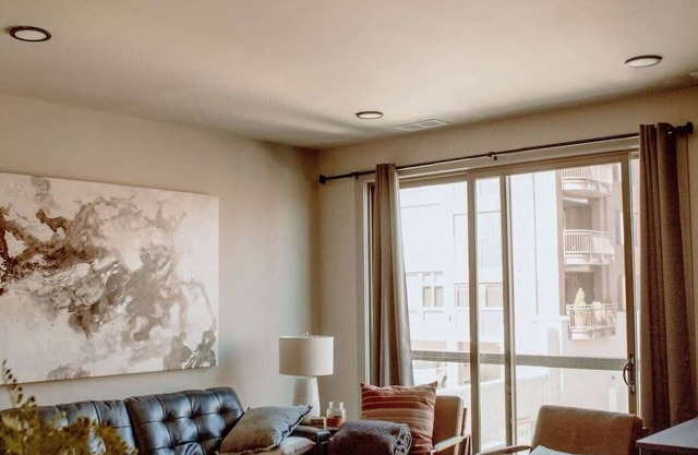 Modern State 209 Just Blocks Away From The Bay!