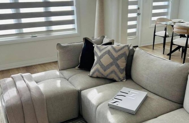 Modern Stay Niagara. 3 bedroom house. Minutes from Niagara Falls. Book now!