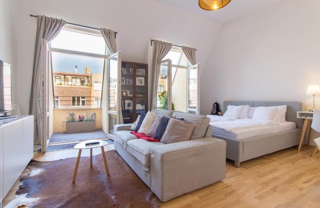 Modern Studio 10min to CITY CENTER by direct METRO by easyBNB