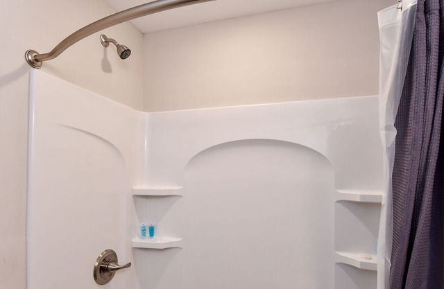Modern studio - close to downtown Travelers Rest
