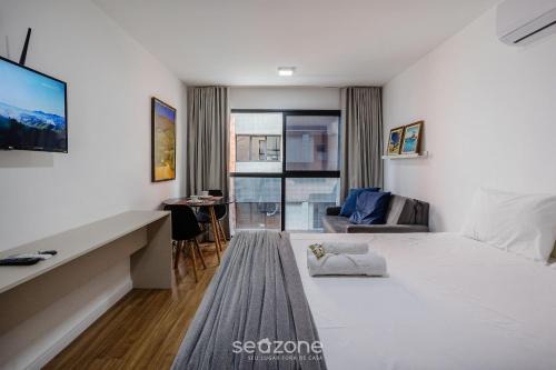 Modern Studio Near Downtown PGO301