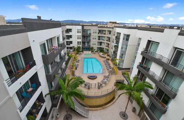 Modern Studio Retreat by the Ocean · Free Parking · Pool · Gym · Hot Tub · BBQ