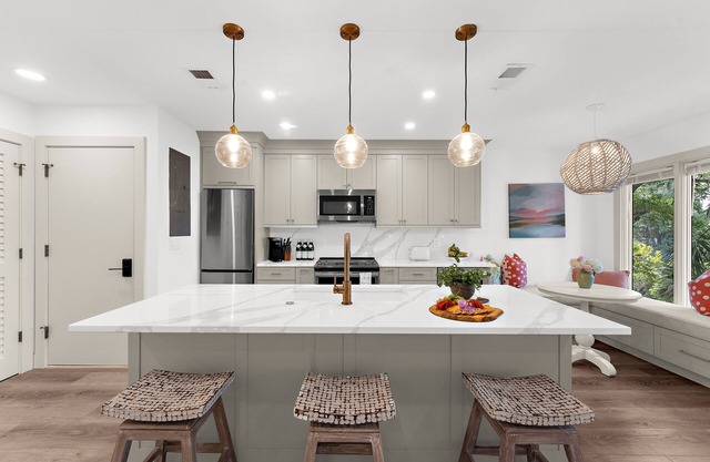 Modern, stunning Tennis Club villa