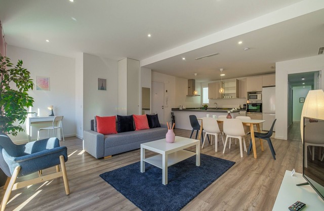 ♦ Modern, Stylish Apartment ♦