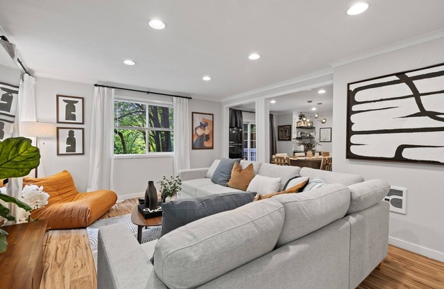 Modern & Stylish Bellevue Basement Suite - Spacious & Cozy Stay Urban Oasis