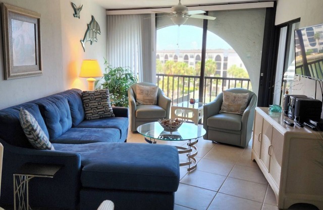 Modern top floor with a beautiful view of the bay, pool, waterfront restaurant