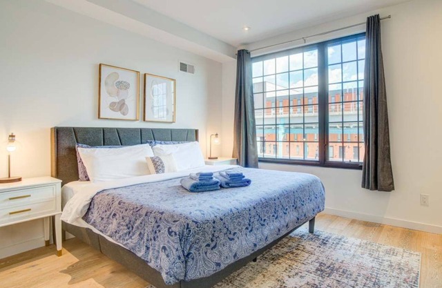 Modern Townhome 15 | Free Park | Hosted Stay Rafa