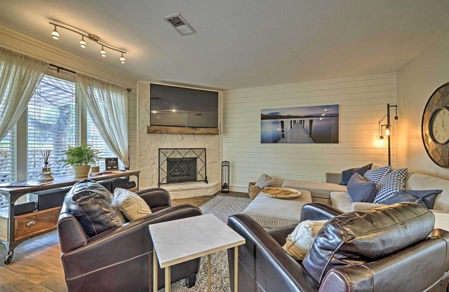 Modern Townhome w/Patio, Next Door to Resort