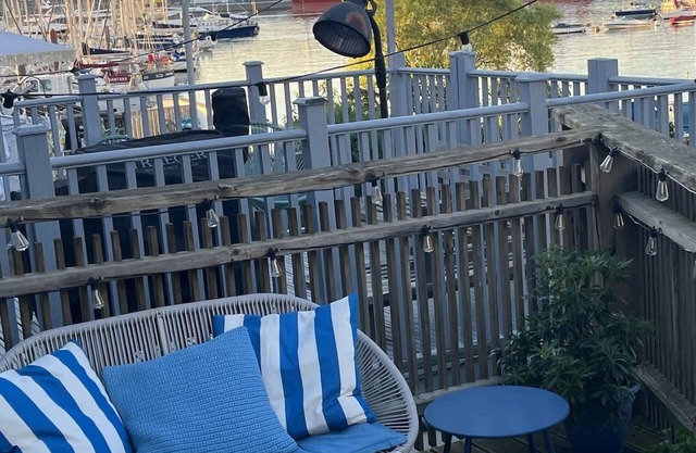 Modern Townhouse w/Waterside Views, Turnchapel