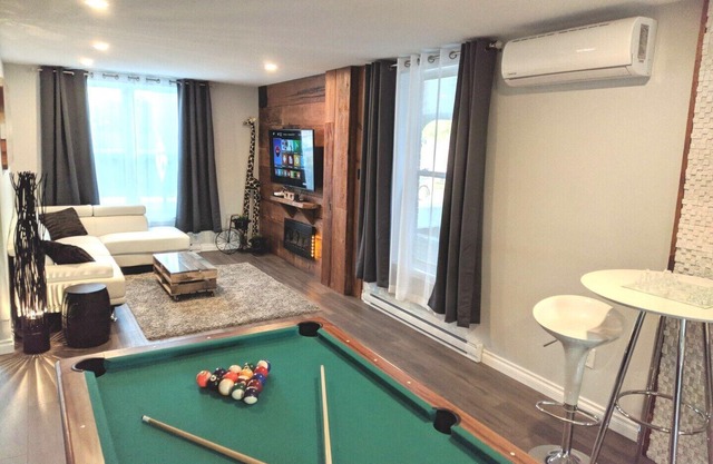 Modern Townhouse with Rooftop Deck close to Downtown