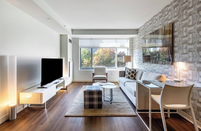 Modern Two Bedroom with Views in Cambridge
