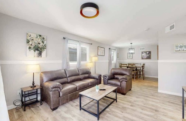 Modern Updated Home with Three King Beds Near VA Children's Hospital & Anschutz