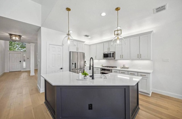 Modern & Upscale Frisco Getaway
