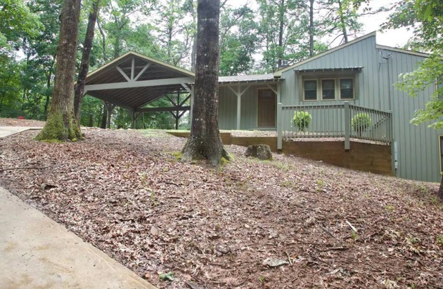 Modern Vibe Cottage- long term rentals only.