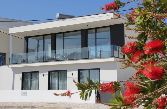 Modern villa in Salir do Porto - Villa nas dunas