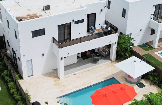 Modern Villa in Punta Cana: 3Bdr, 5Bath, Pool, Wi-Fi, BBQ