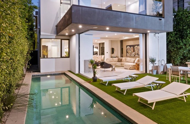 MODERN VILLA IN WEST HOLLYWWOD