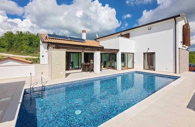 Modern Villa Mala Halu with swimming pool